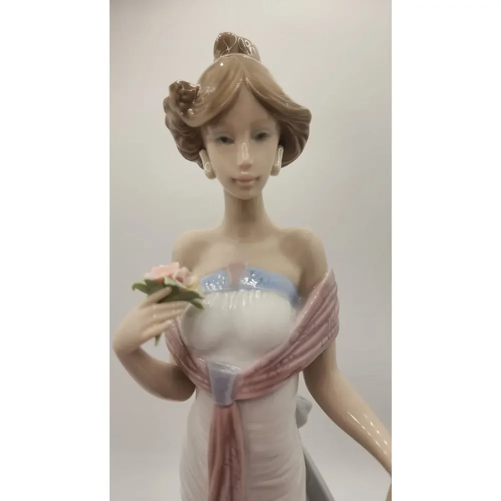 Lladro 6366 Summer Infatuation Figurine 12.5